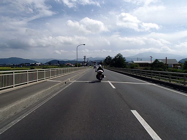 先導するＭｋ７３さん